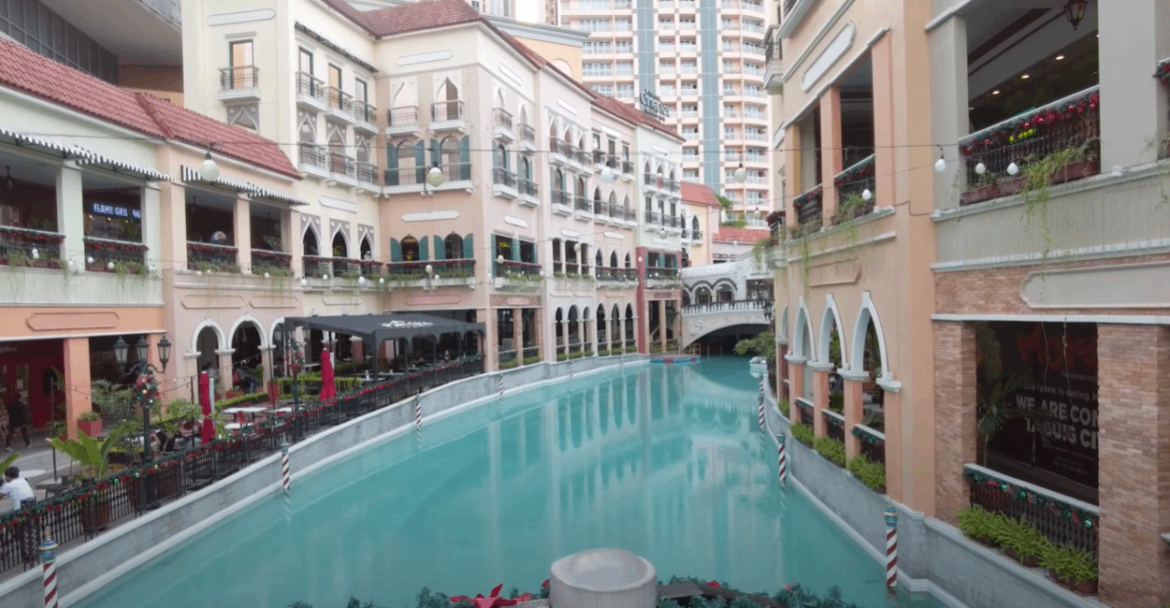 Venice Grand Canal Mall; A Glimpse of Italy in BGC, Taguig City